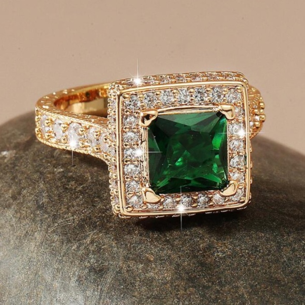 18K Gold Plated Vintage Square Sparkle Halo Ring